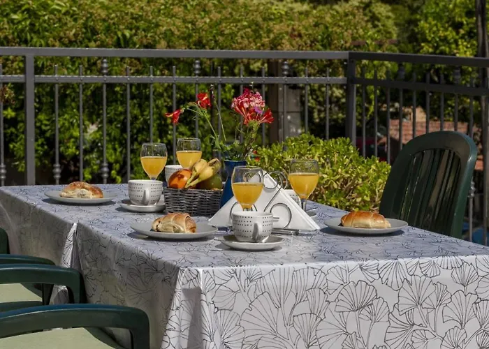 With Large Terrace Apartmán