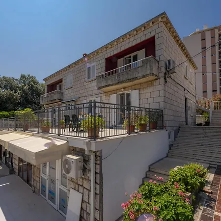 アパート With Large Terrace