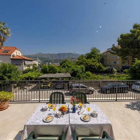 アパート With Large Terrace ドゥブロブニク