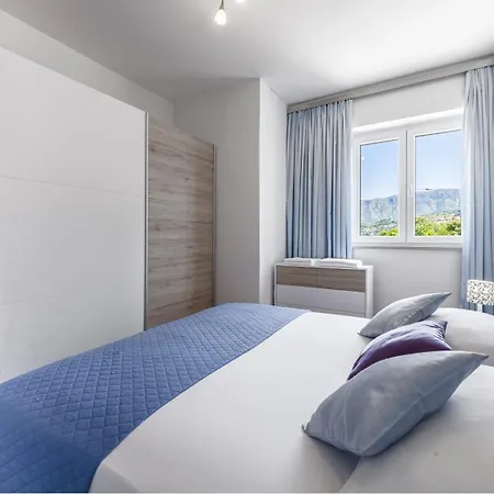 アパート With Large Terrace *